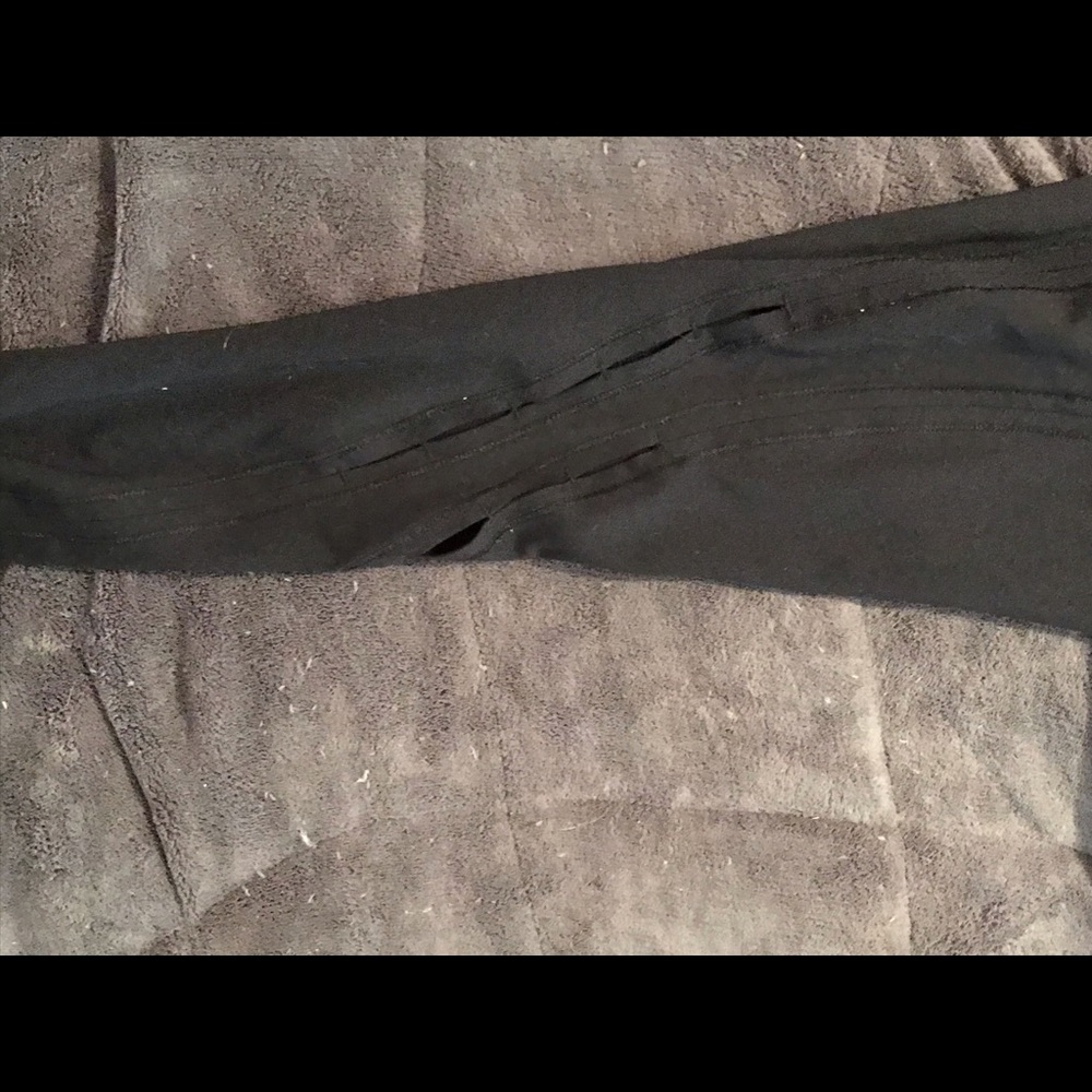 Fun yoga pants slots down both legs